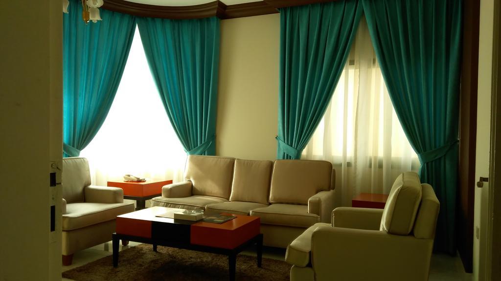 Royal Crown Suites Sharjah Luaran gambar